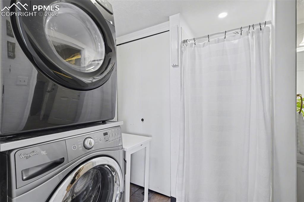 Image 24 of 37: Laundry