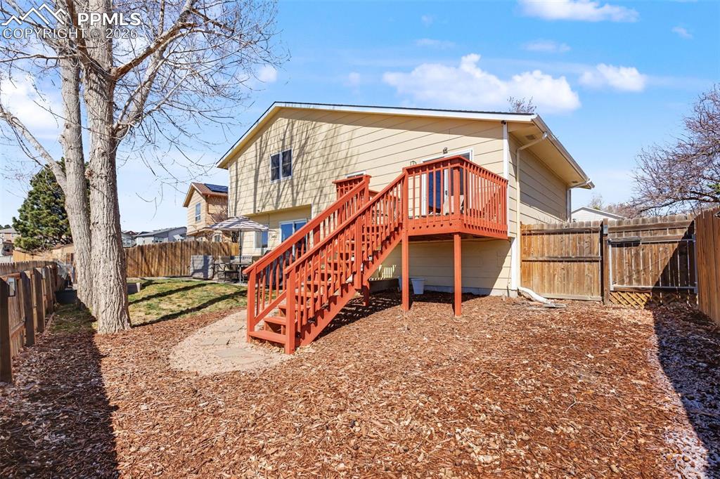 Image 29 of 37: Back of Structure