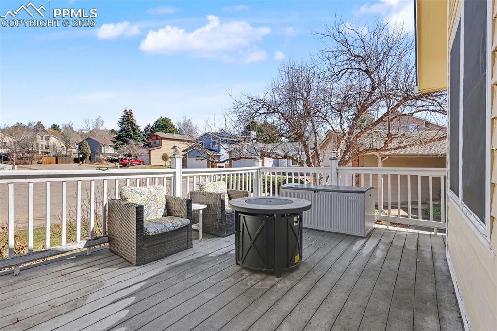 Image 31 of 37: Deck