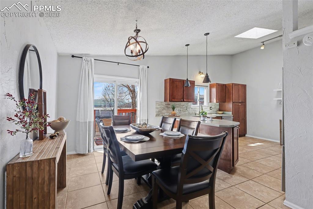 Image 6 of 37: Dining Area