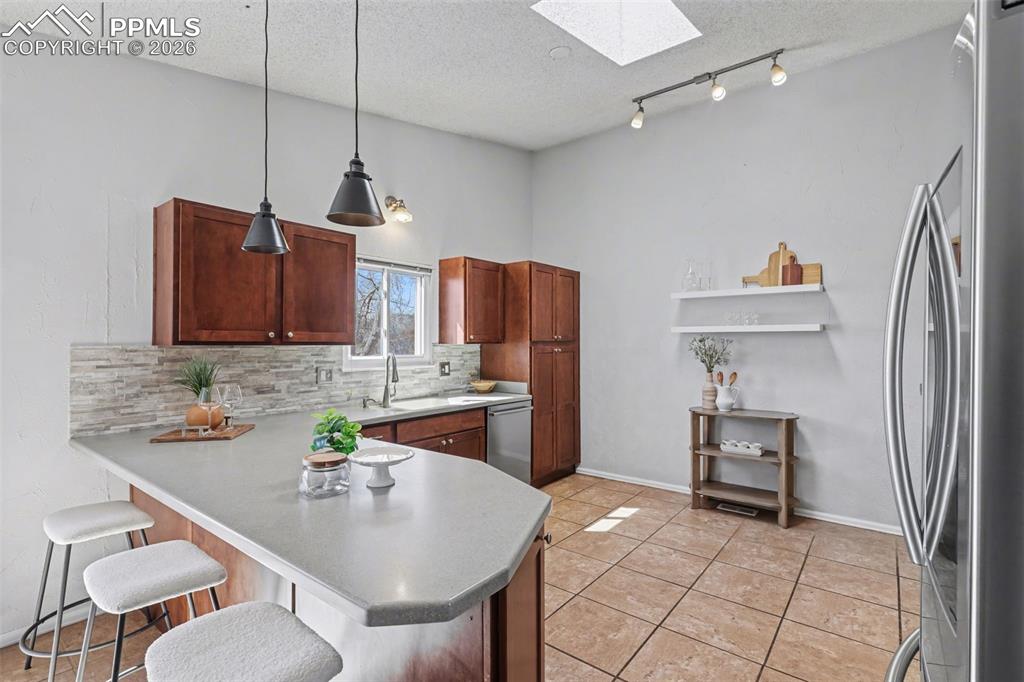 Image 7 of 37: Kitchen