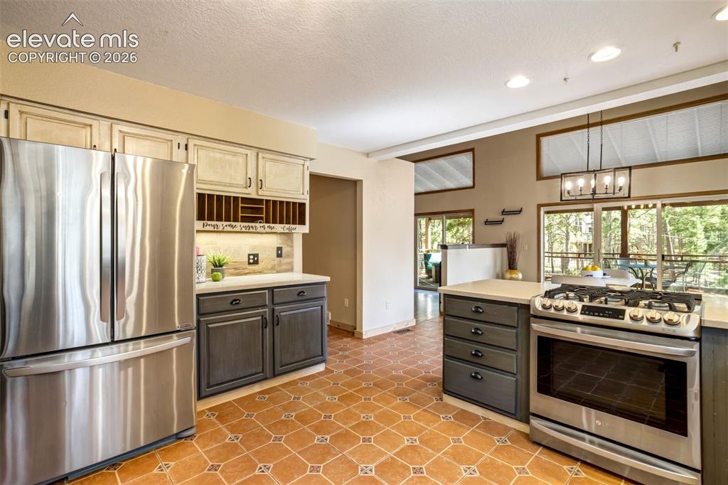 Image 11 of 50: Kitchen
