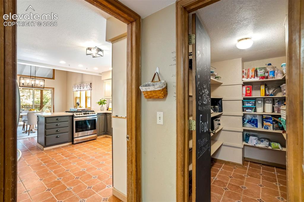 Image 12 of 50: Pantry