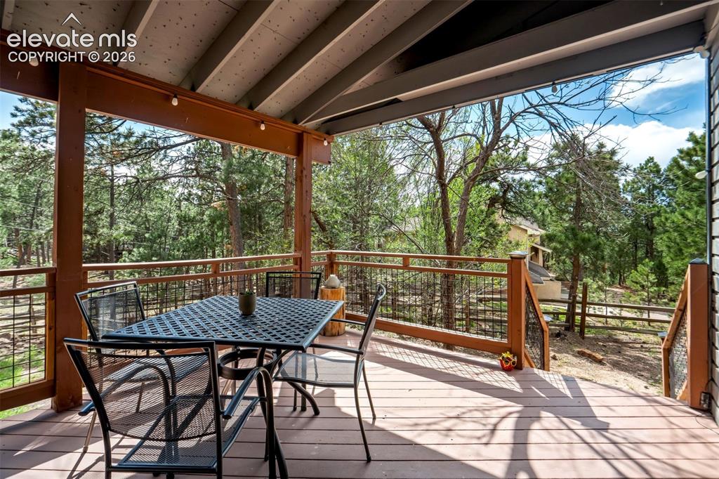 Image 44 of 50: Deck