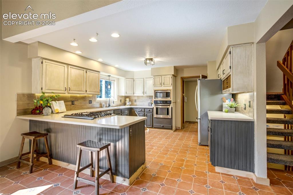 Image 8 of 50: Kitchen