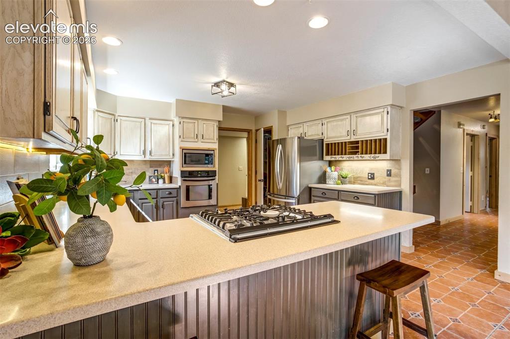 Image 9 of 50: Kitchen