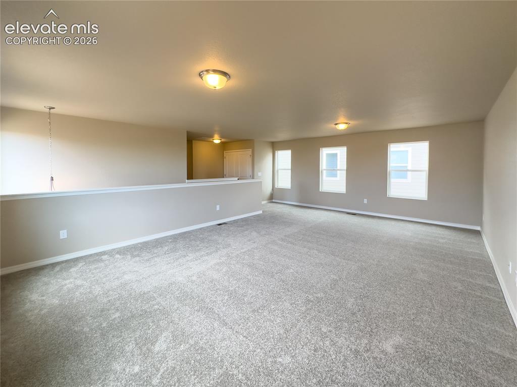 Image 18 of 30: Loft