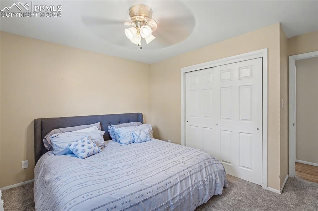 Image 10 of 33: Bedroom