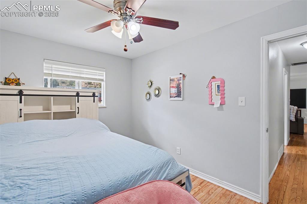 Image 12 of 33: Bedroom