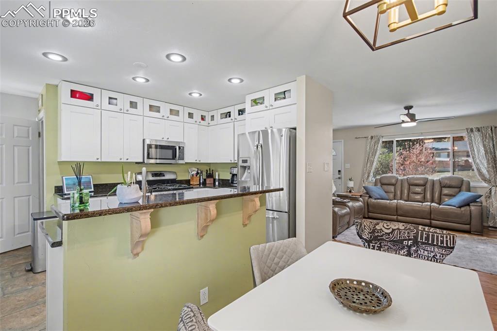 Image 5 of 33: Kitchen