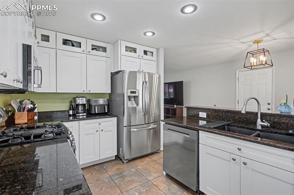 Image 6 of 33: Kitchen