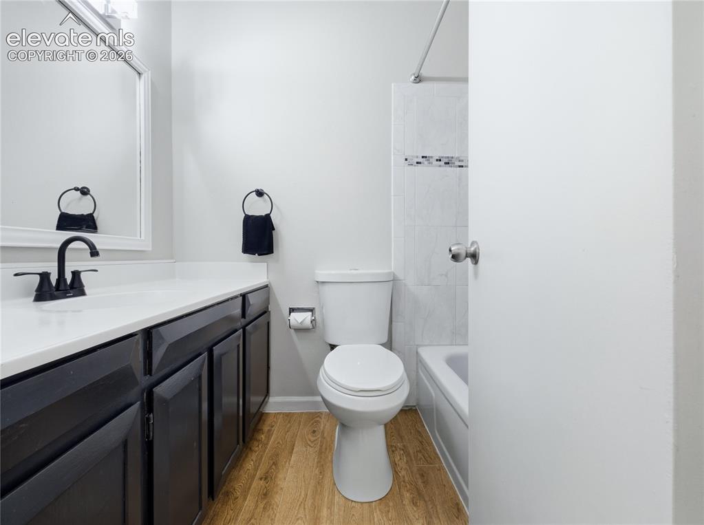 Image 22 of 29: Full bath on upper level
