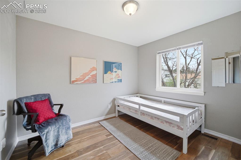 Image 25 of 32: Bedroom 3