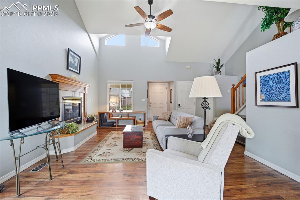 Image 9 of 32: Living Room