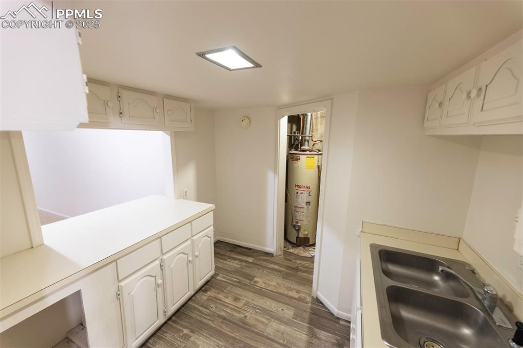 Image 33 of 45: Kitchen