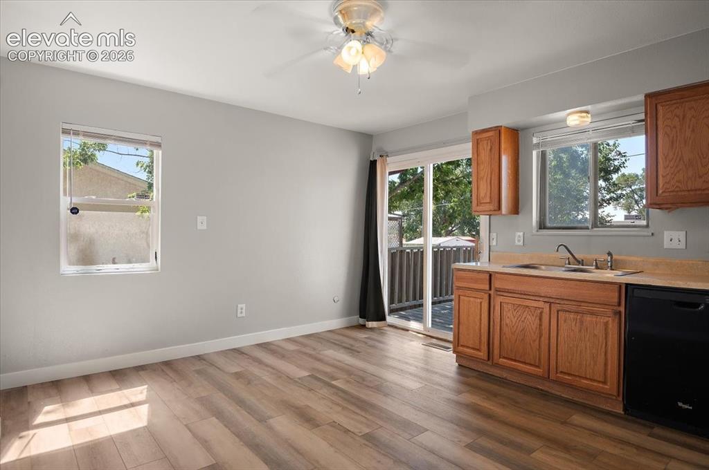 Image 10 of 28: Kitchen