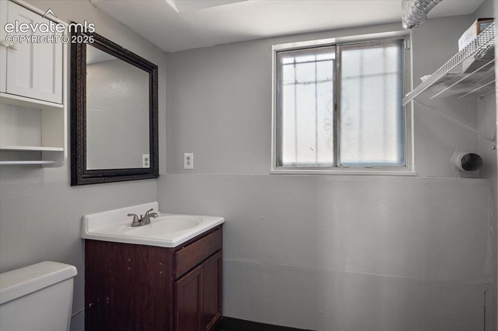 Image 19 of 28: Bathroom