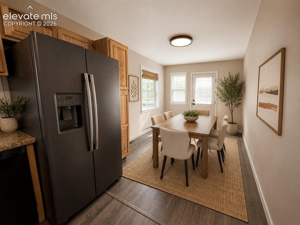 Image 18 of 30: Dining Area