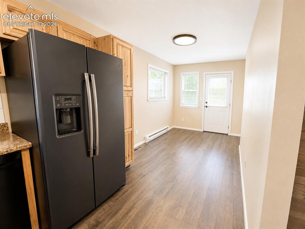 Image 19 of 30: Kitchen