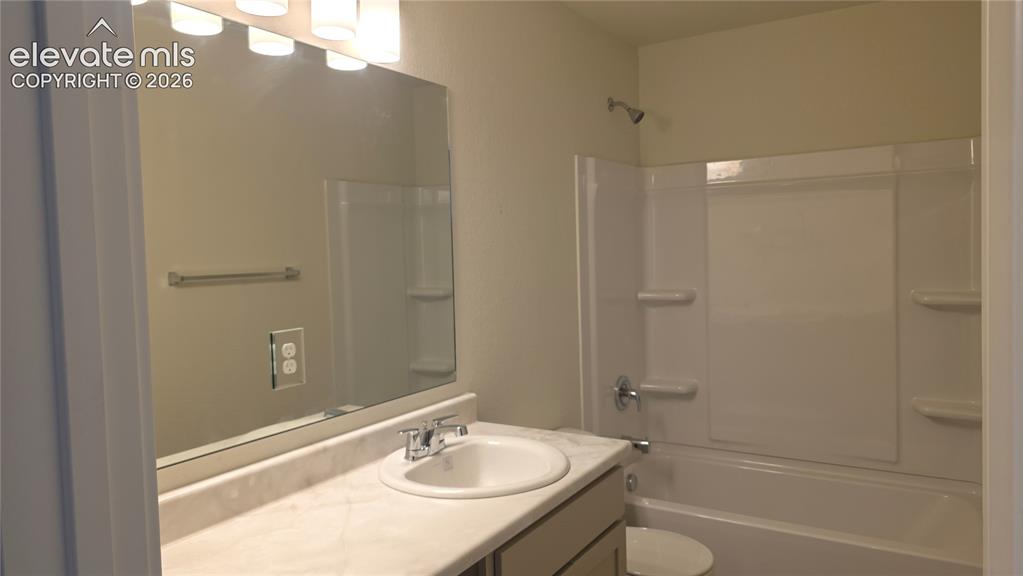 Image 11 of 20: Bathroom