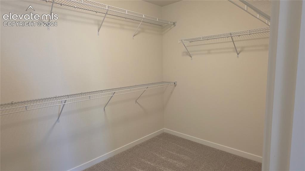 Image 18 of 20: Closet