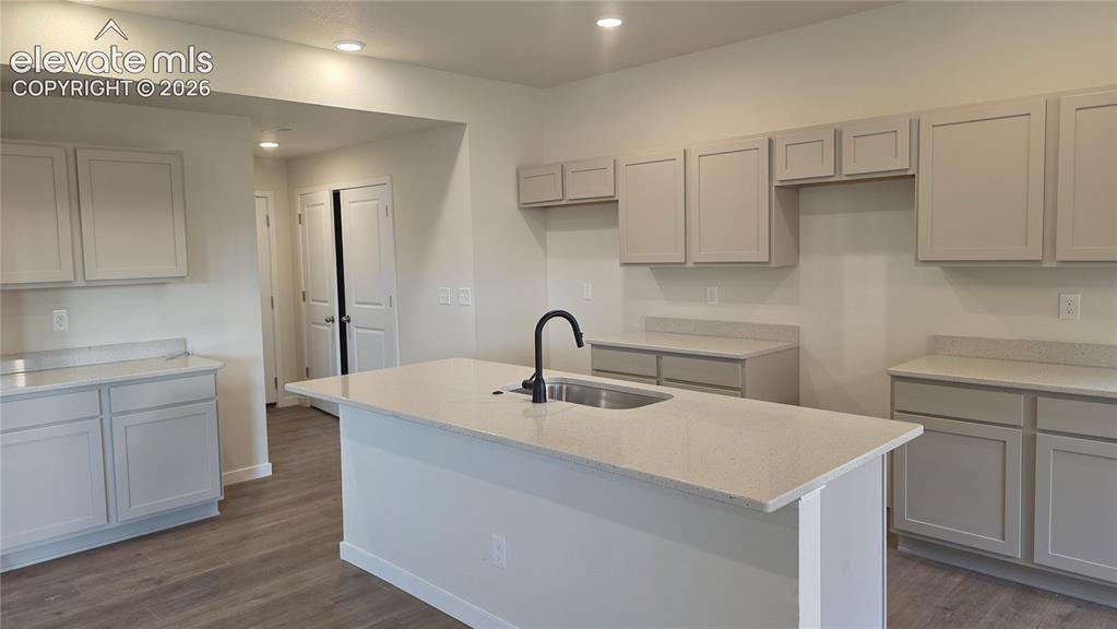 Image 4 of 20: Kitchen