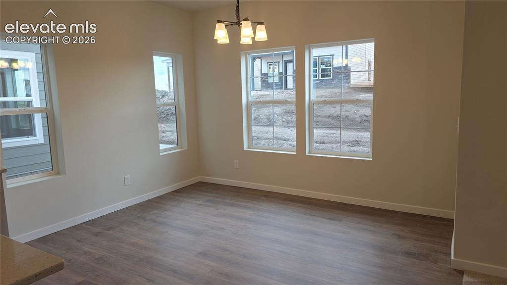 Image 5 of 20: Dining Area