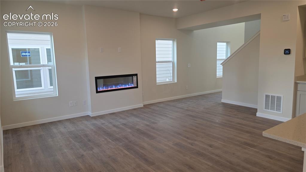 Image 6 of 20: Living Room