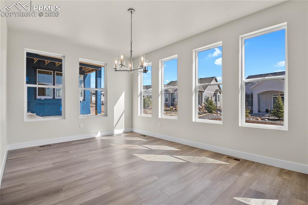 Image 11 of 42: Dining Area