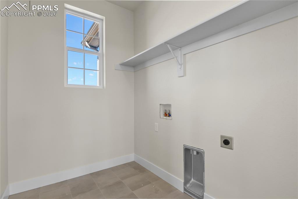 Image 30 of 42: Laundry