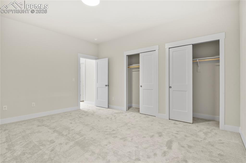 Image 35 of 42: Bedroom