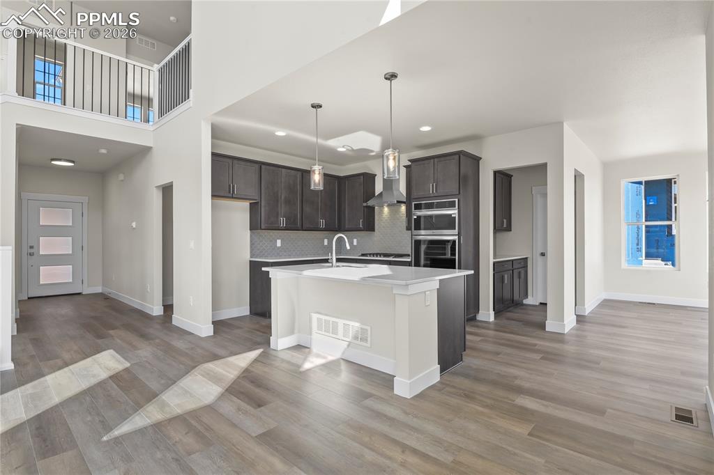 Image 7 of 42: Kitchen