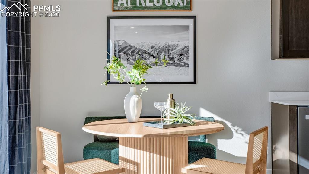 Image 15 of 36: Dining Area