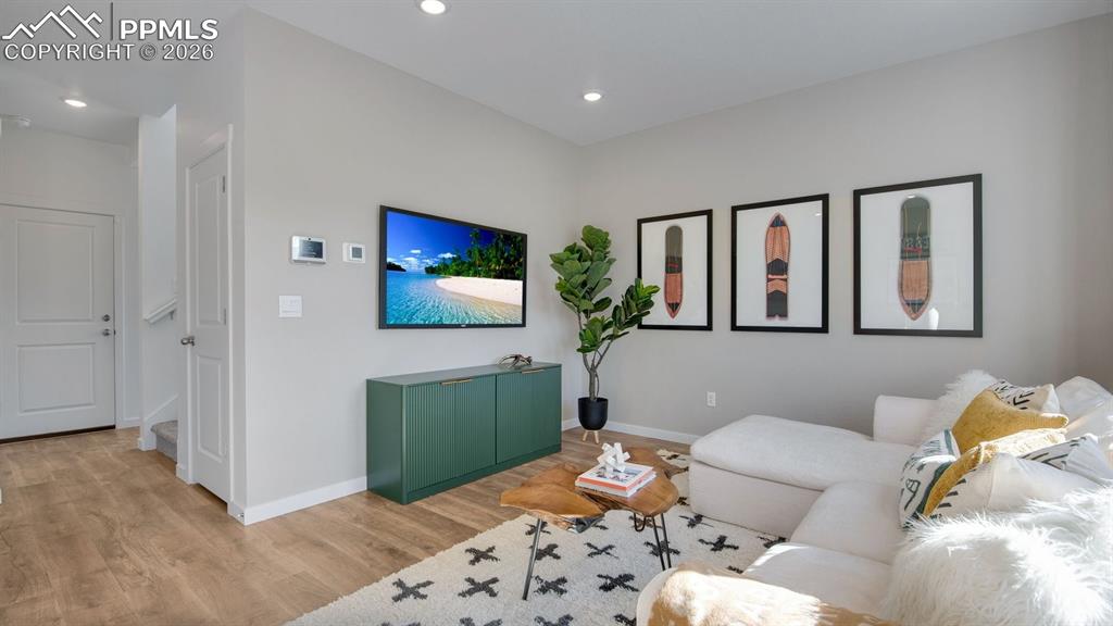 Image 19 of 36: Living Room