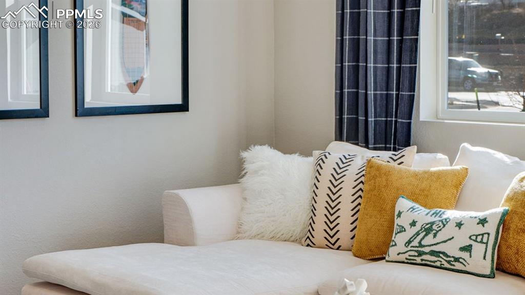 Image 20 of 36: Sitting Room