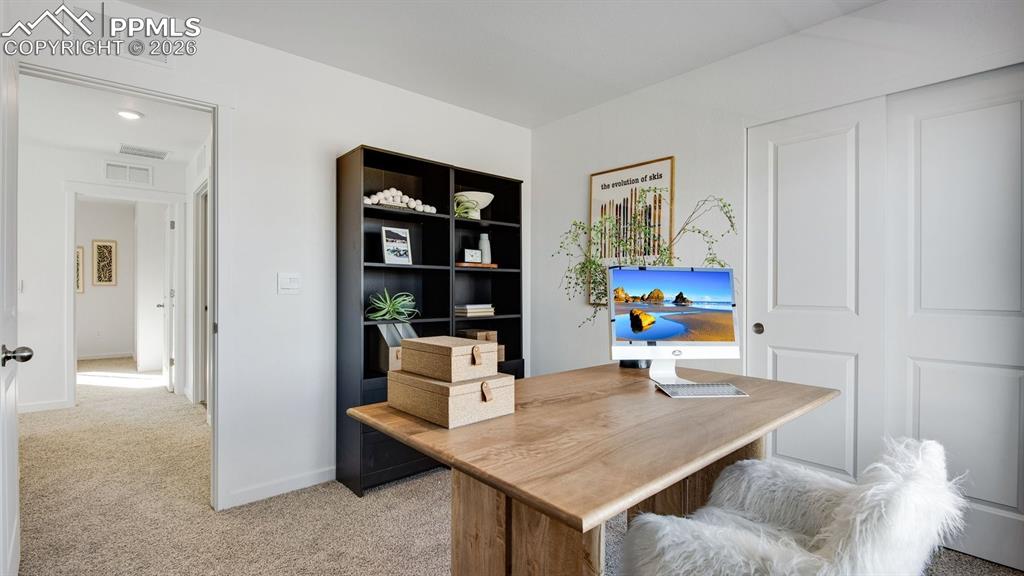 Image 22 of 36: Office