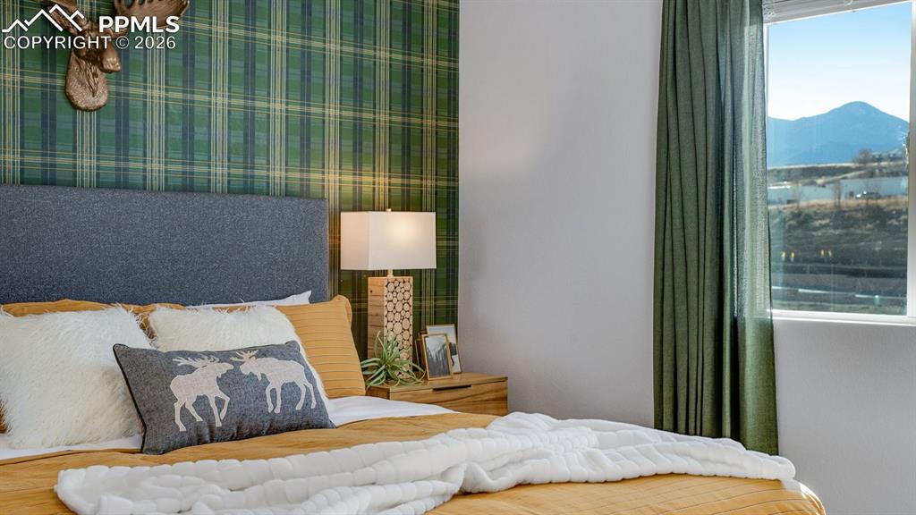 Image 29 of 36: Bedroom