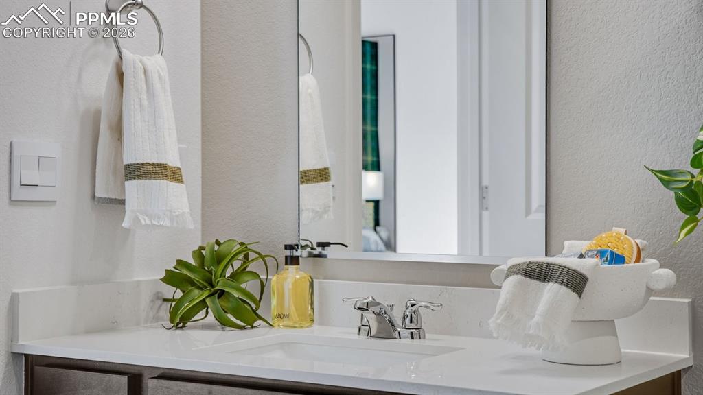 Image 32 of 36: Bathroom