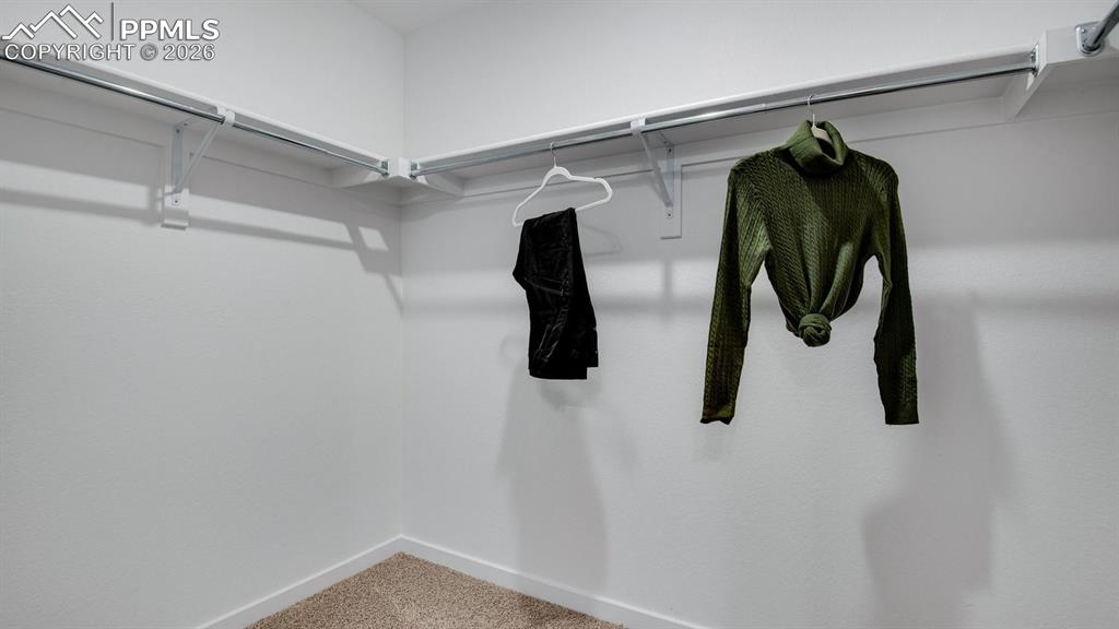 Image 33 of 36: Closet