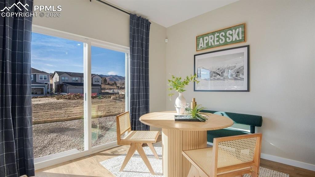 Image 34 of 36: Dining Area