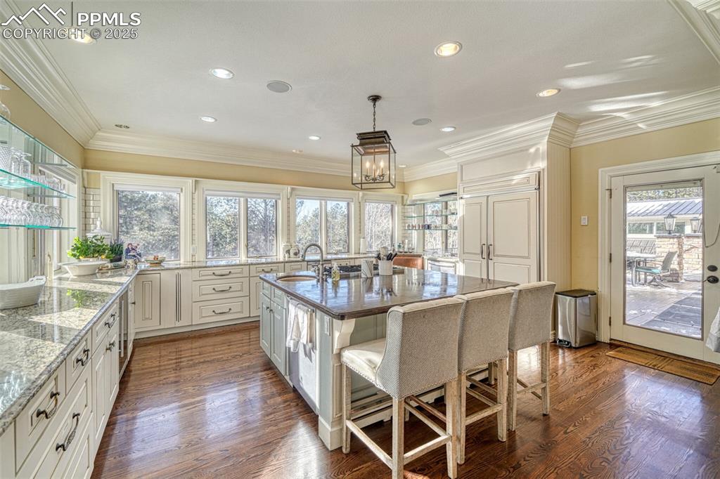 Image 11 of 50: Kitchen