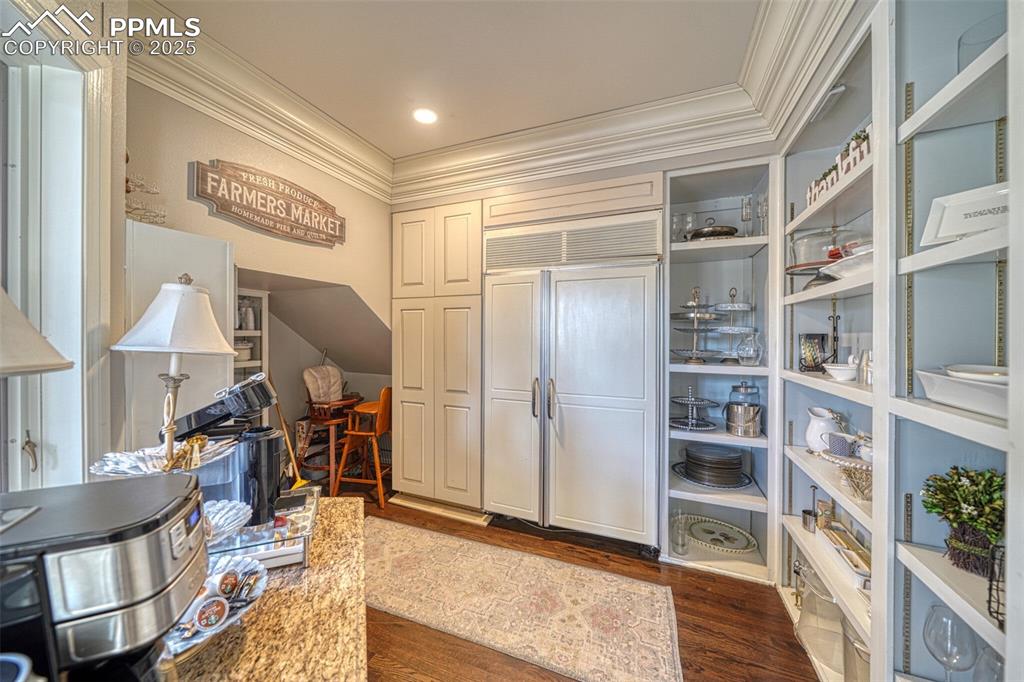 Image 14 of 50: Pantry