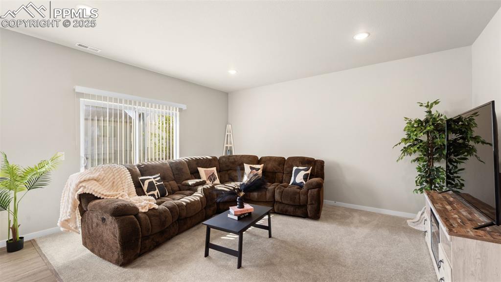 Image 10 of 20: Living Room