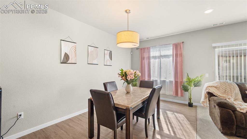 Image 9 of 20: Dining Area