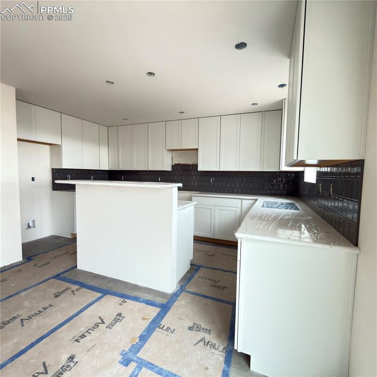 Image 10 of 21: Kitchen