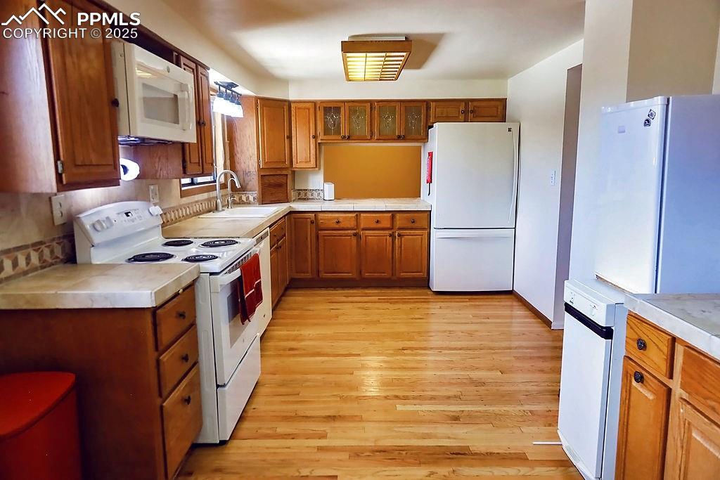 Image 18 of 50: HUGE Kitchen (Looking Towards Dining Room)