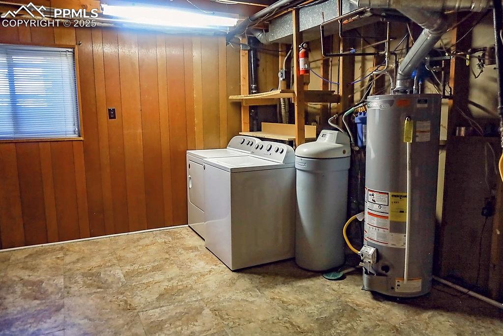 Image 34 of 50: Lower Level Utility Room with Laundry