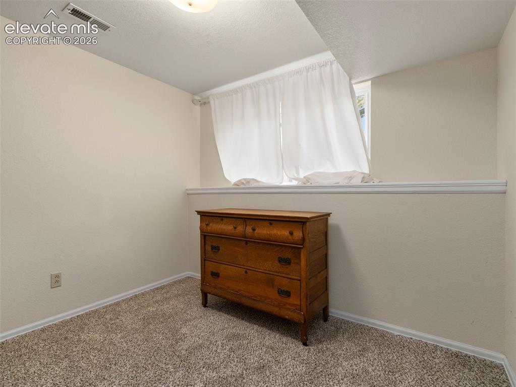 Image 20 of 36: Bedroom