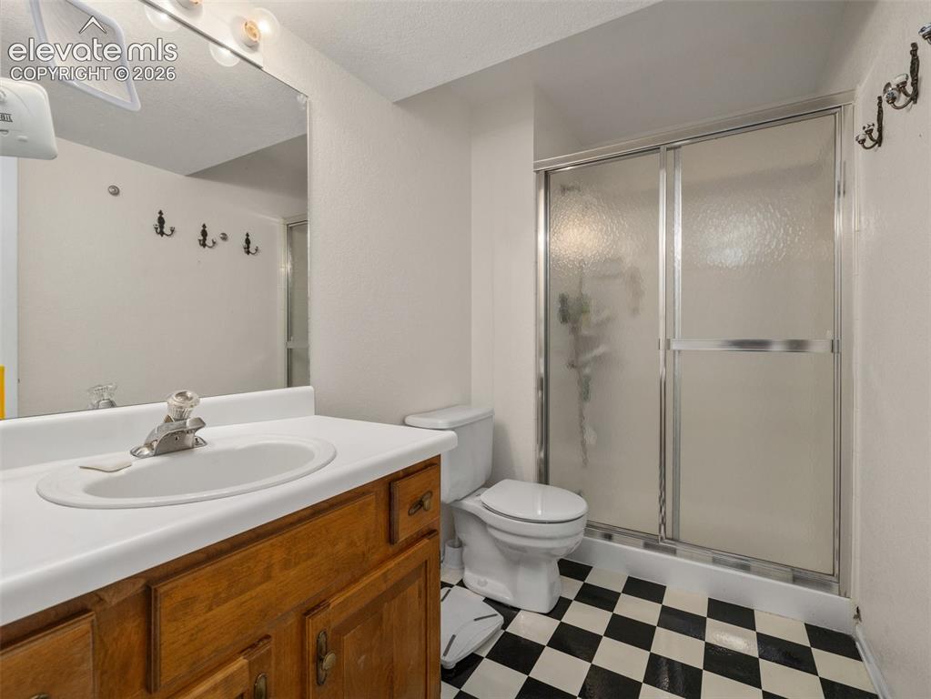 Image 21 of 36: Bathroom