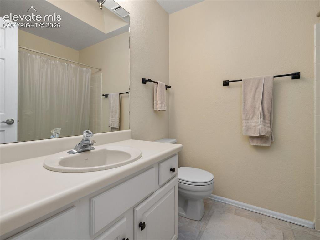 Image 22 of 36: Bathroom